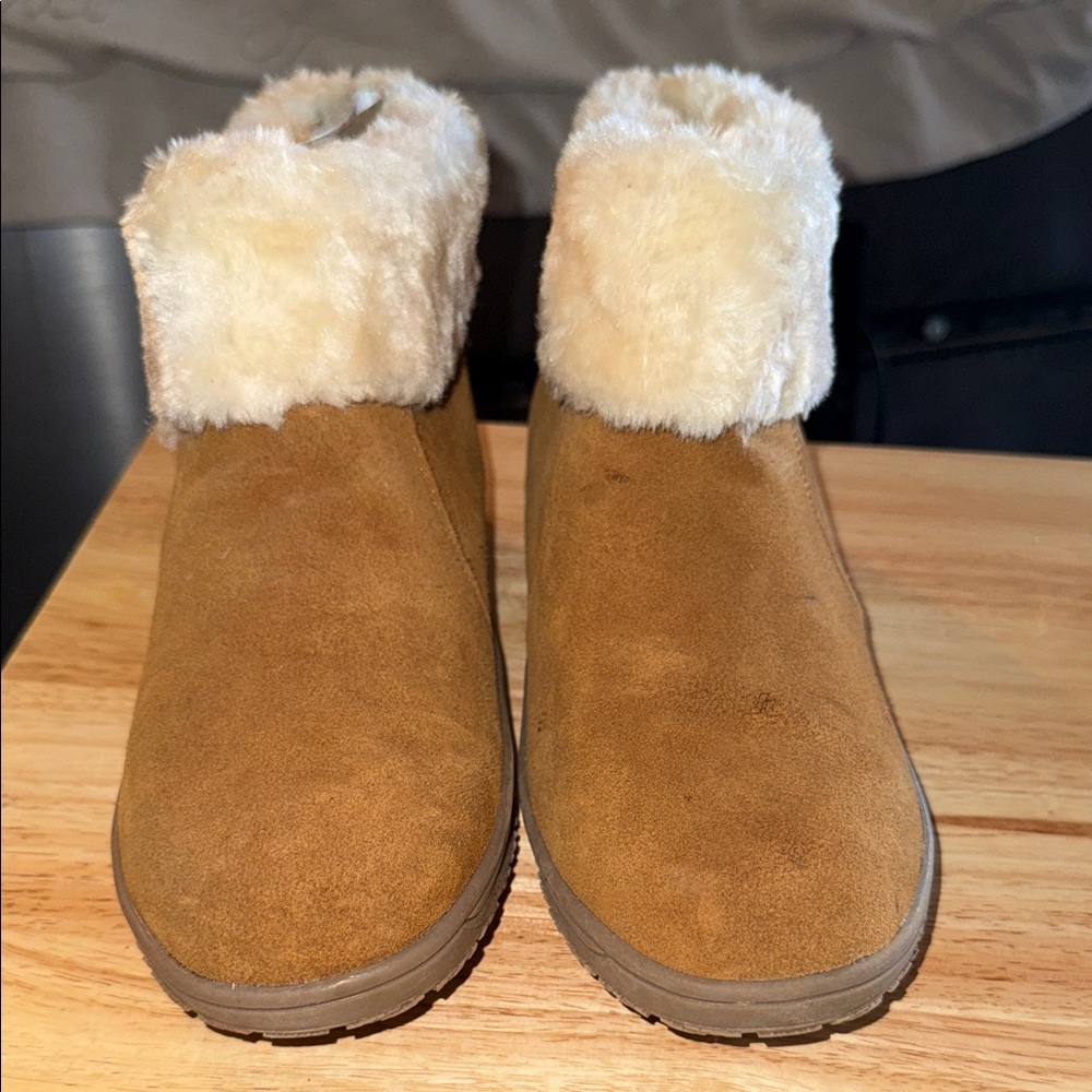 Minnetonka Women’s Brown Suede Boots with Faux Fur Trim